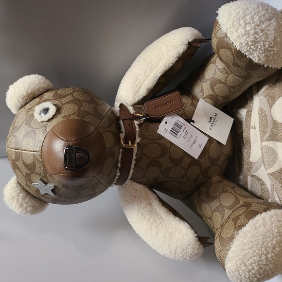 Coach Collectable bear or best offers 🤔 - Picture 2 of 3